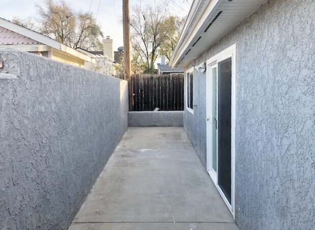 Building Photo - Calle Violeta