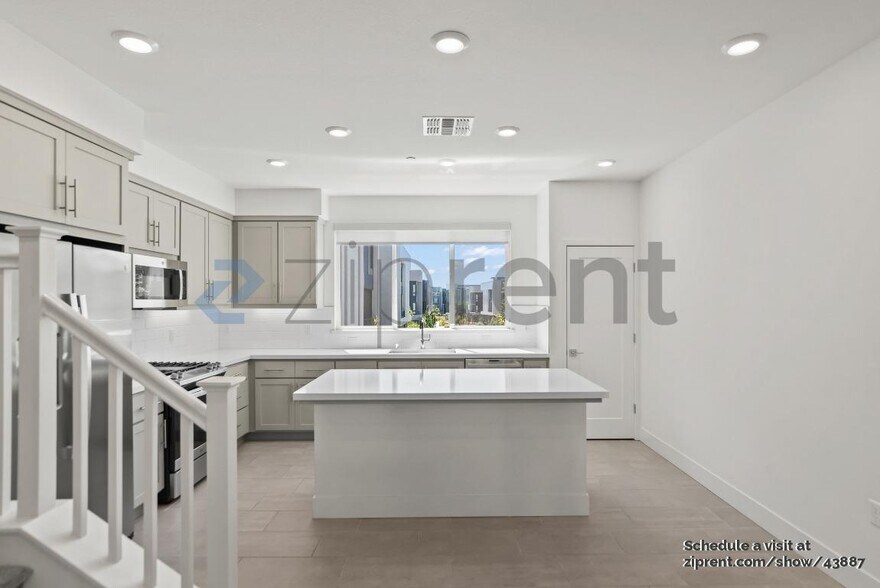 Building Photo - 3489 Vision Cmn