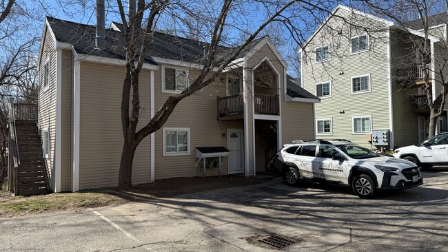 Building Photo - Modern 2-Bedroom Townhouse Condo – Water &...