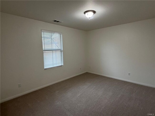 Building Photo - 33 Latitude