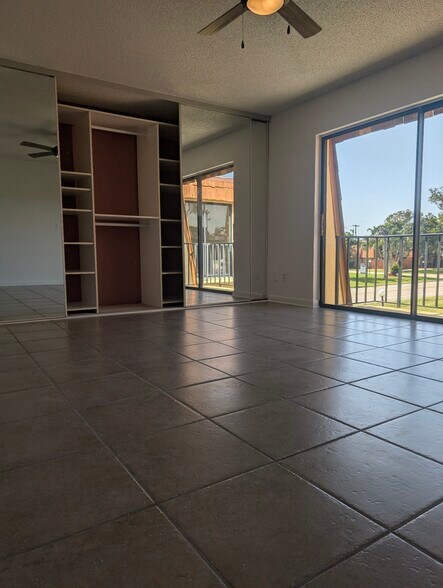 Building Photo - 1713 Park Meadows Dr