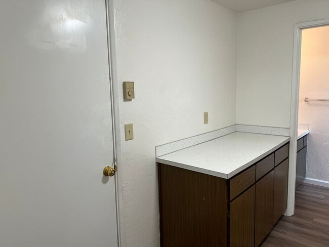 Building Photo - 2 bed 1 1/2 bath duplex in Springfield!