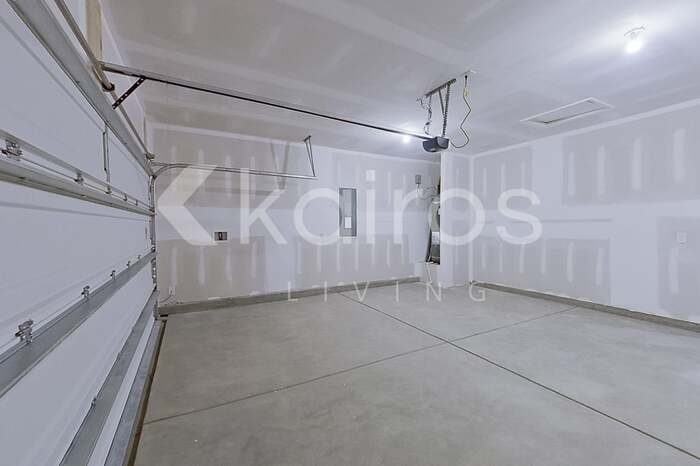 Building Photo - 653 Castillo Dr
