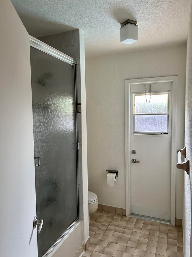 Building Photo - 6162 Amberwoods Dr