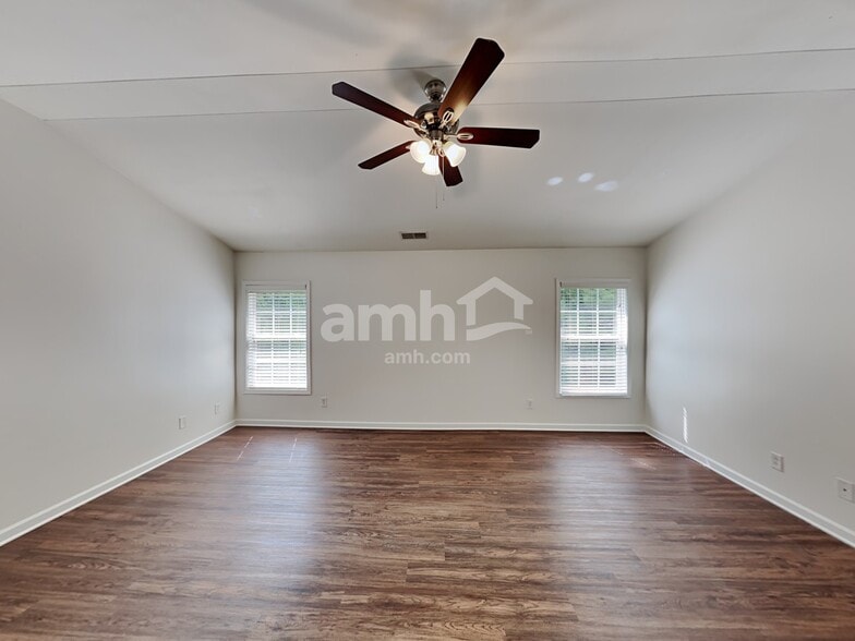 Building Photo - 9823 Jeanette Cir