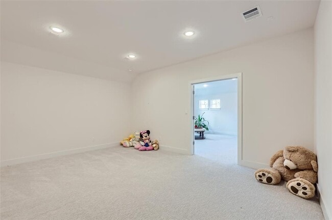 Building Photo - 704 Palamos Dr