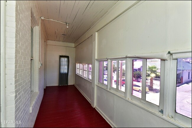 Building Photo - 612 E Nevada Ave