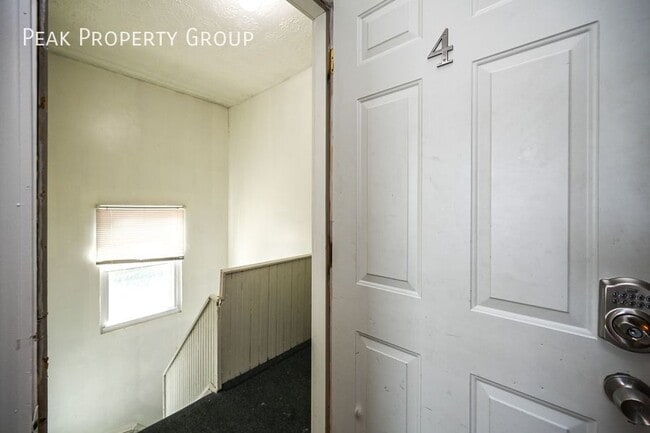 Building Photo - 2610 Woodburn Ave