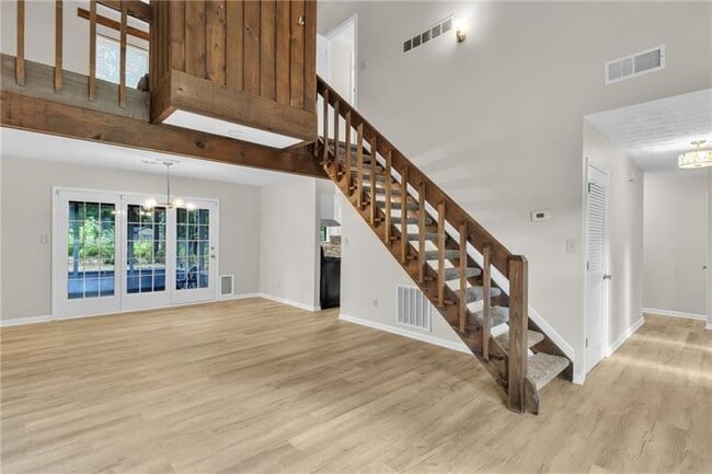 Building Photo - 3040 Clearbrook Dr