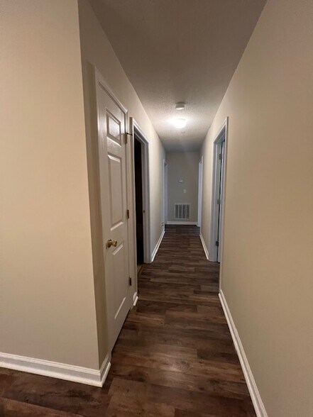 Building Photo - 903 Hanahan Ct