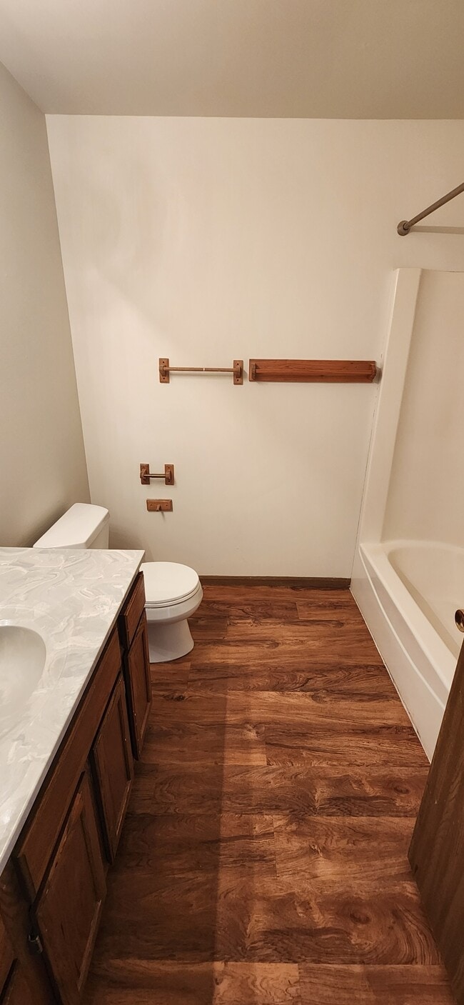 Building Photo - 280 WoodridgeUnit C