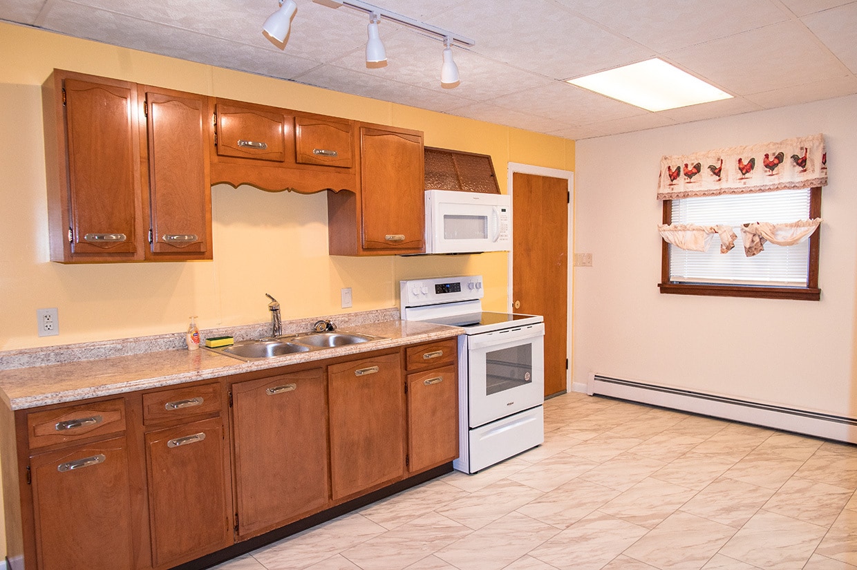 Building Photo - 682 Bennett St