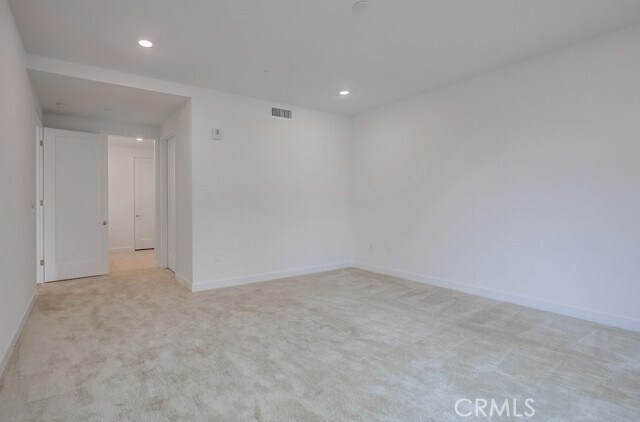 Building Photo - 3214 Rivington