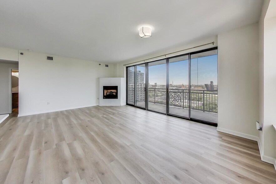 Building Photo - 5 E 14th Pl