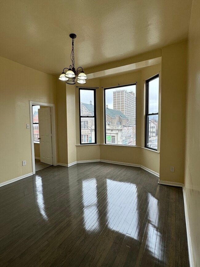 Building Photo - 3005 W Cermak Rd