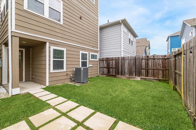 Building Photo - 5426 Camaguey St