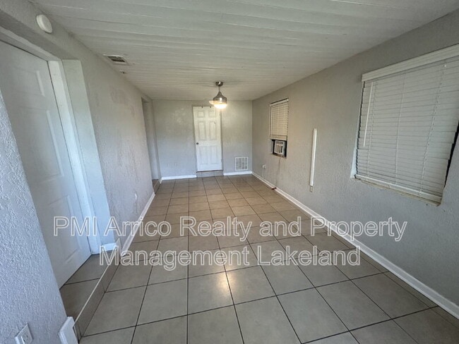 Building Photo - 403 Normandy St