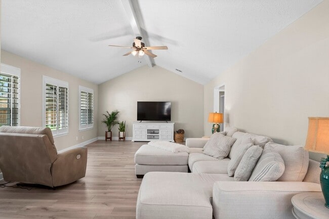 Building Photo - 28814 Holly Hill Dr