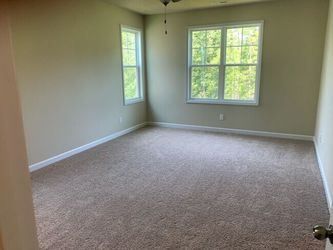 Building Photo - 3 Bedroom/2.5 Bath - Holly Ridge - The Lan...