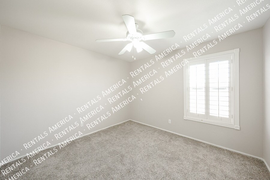 Building Photo - 1210 W Kelly Ln