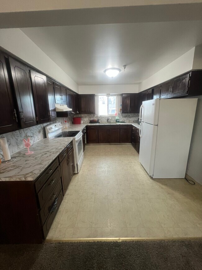 Building Photo - Golden Ridge Apartments