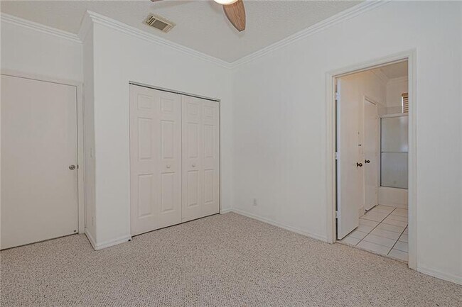 Building Photo - 5379 SW 38th Ave