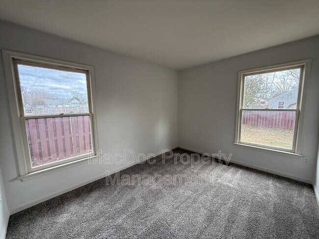 Building Photo - 227 Bend Farm Rd