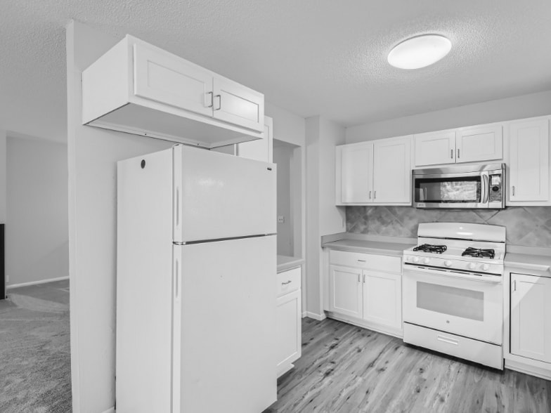 Building Photo - 9858 Tyler St NE