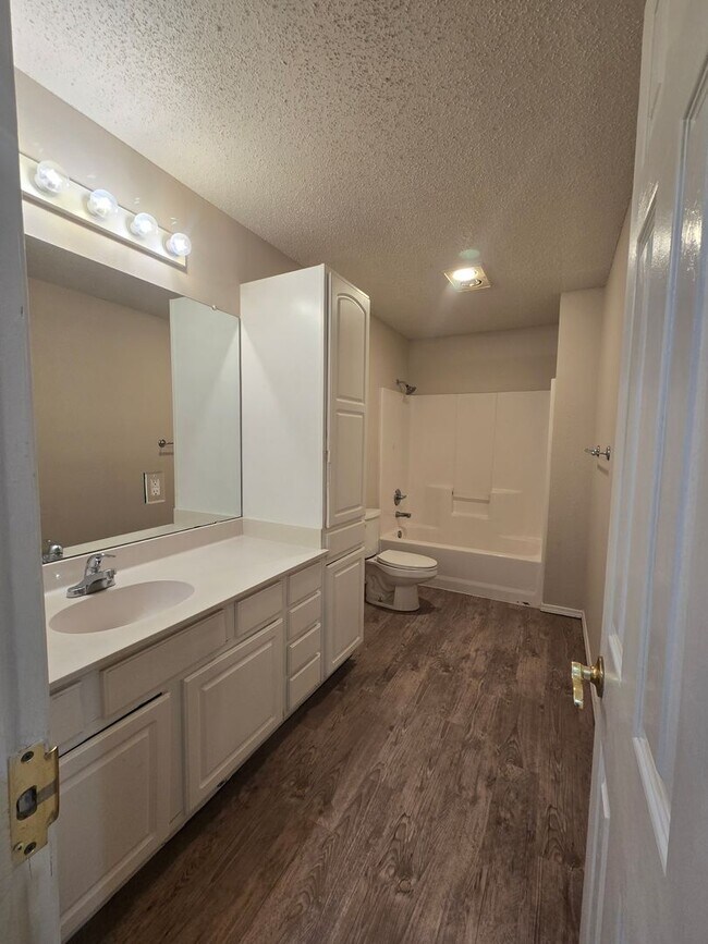 Building Photo - 3108 109th St