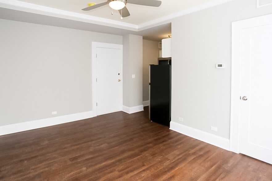 Building Photo - 817 W Lakeside Pl