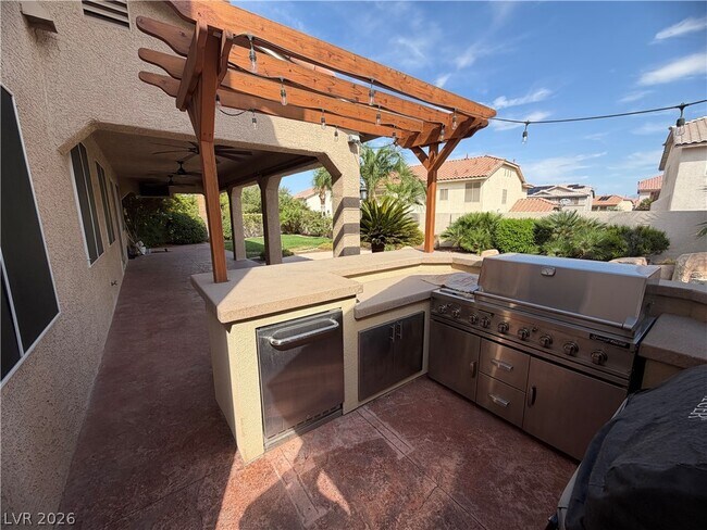 Building Photo - 6564 Fieldmouse Ave