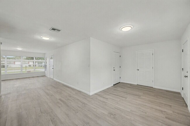 Building Photo - Move in ready!