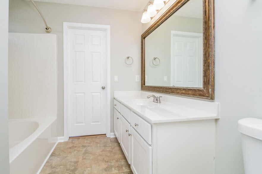 Building Photo - 2300 Crescent Valley Pl