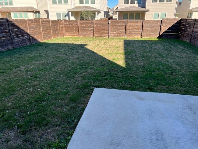 Building Photo - 13909 Osmarea Dr