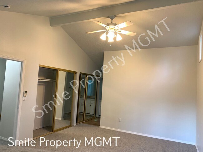 Building Photo - Spacious 5 bedrooms house in Beaverton