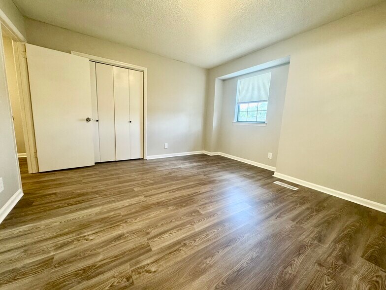 Building Photo - 4963 Brighton Ln