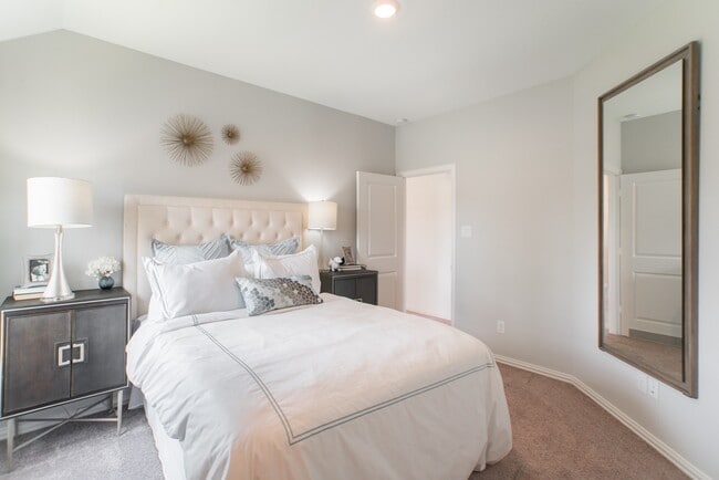 Building Photo - 442 Lake Day Dr