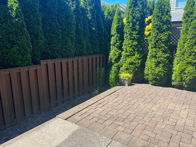 Building Photo - Beautiful 4BD + Den | 2.5BA | Single Family Home | Orenco Gardens Neighborhood