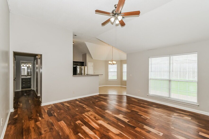 Building Photo - 4874 Phipps Dr