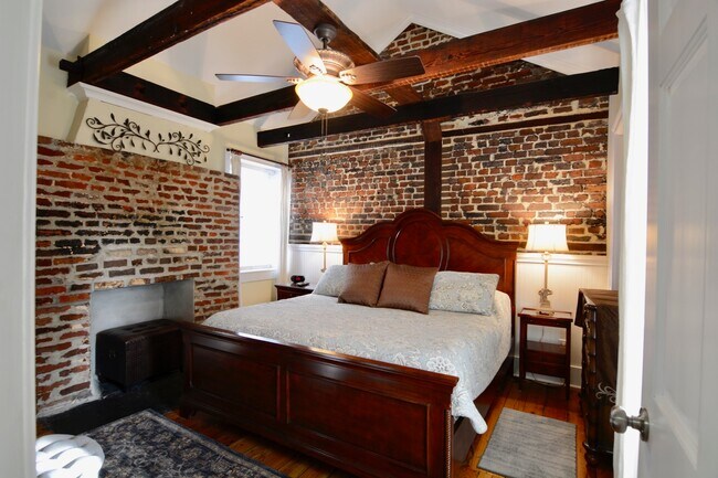 Building Photo - 80 Society St