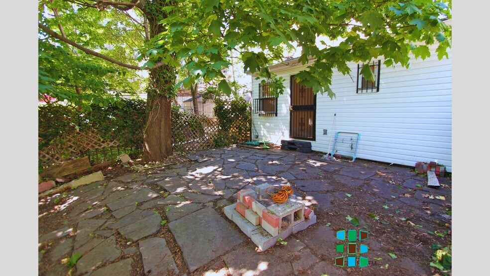 Backyard with Private Access - 131 Hall Street