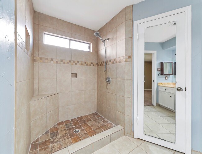 Building Photo - 2304 Colleen Dr