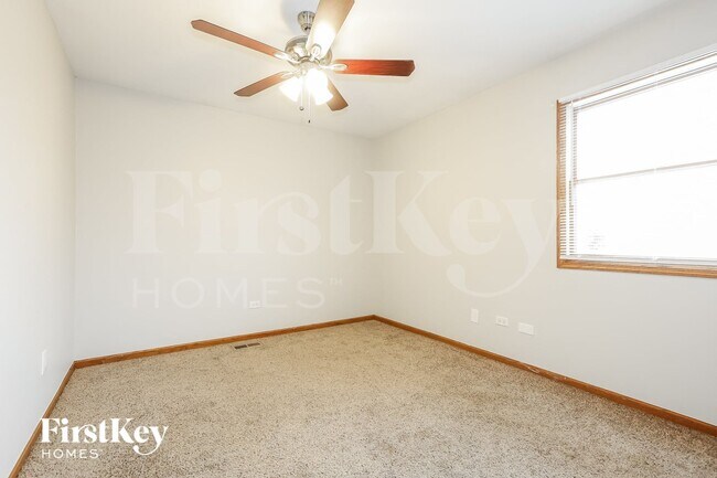 Building Photo - 1119 Karen Dr