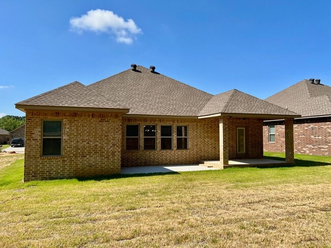 Building Photo - FOR Rent – 3 Bedroom, 2 Bath!