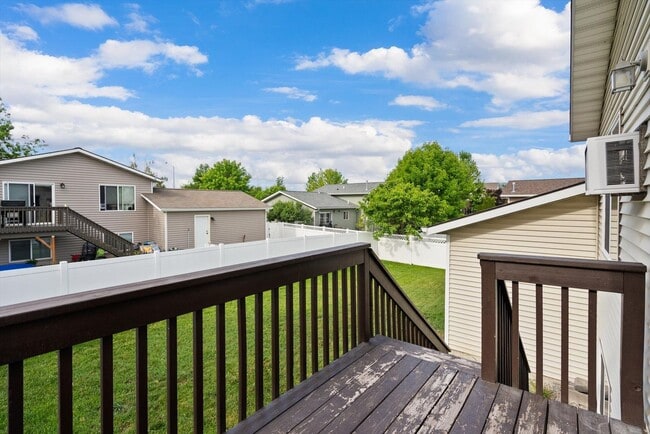 Building Photo - Amazing 3 Bedroom/2 Bath Bi-Level Home for Rent