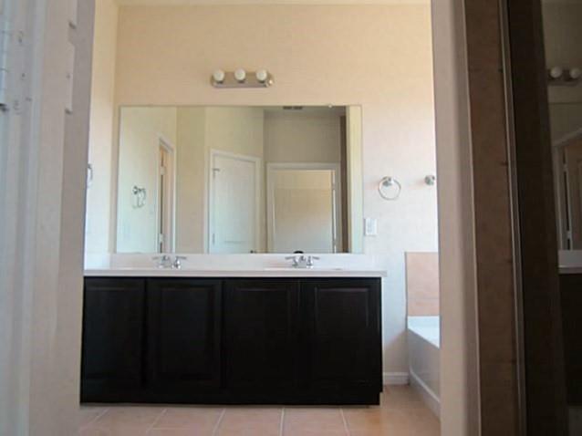 Building Photo - 4210 Oak Bluff Dr