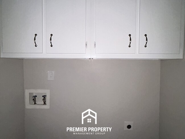 Building Photo - Charming 3 Bedroom Rental on Palgrave Lane - Open Kitchen & Fenced Yard