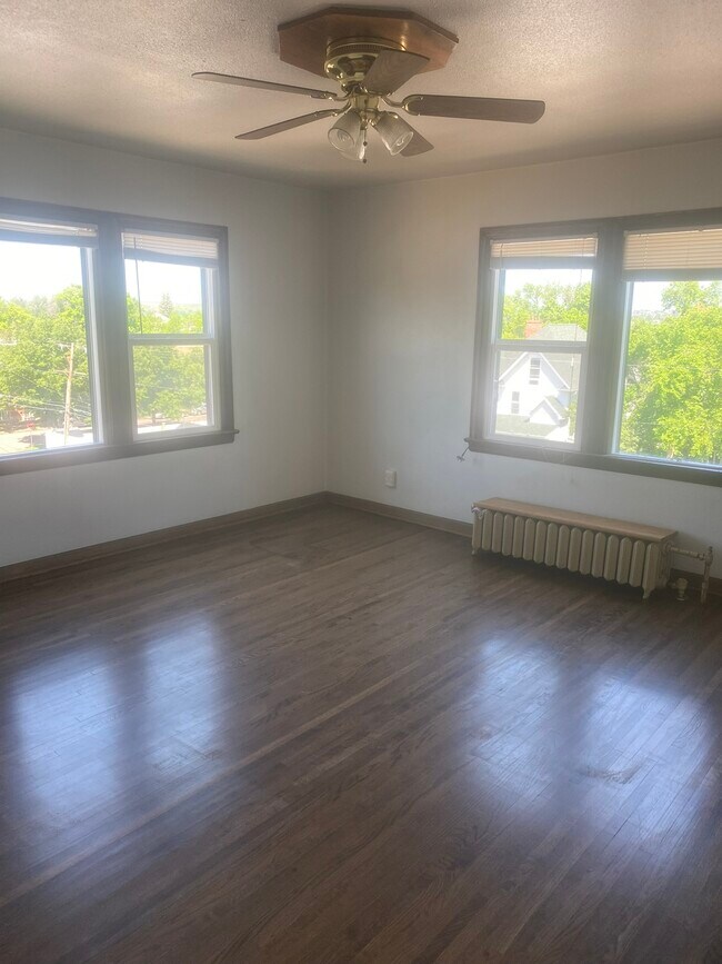 Building Photo - 517 3rd Ave N
