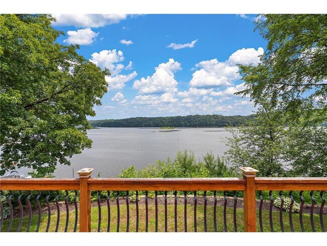 Building Photo - 118 Lakeside Dr