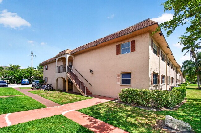 Building Photo - 600 SW 2nd Ave